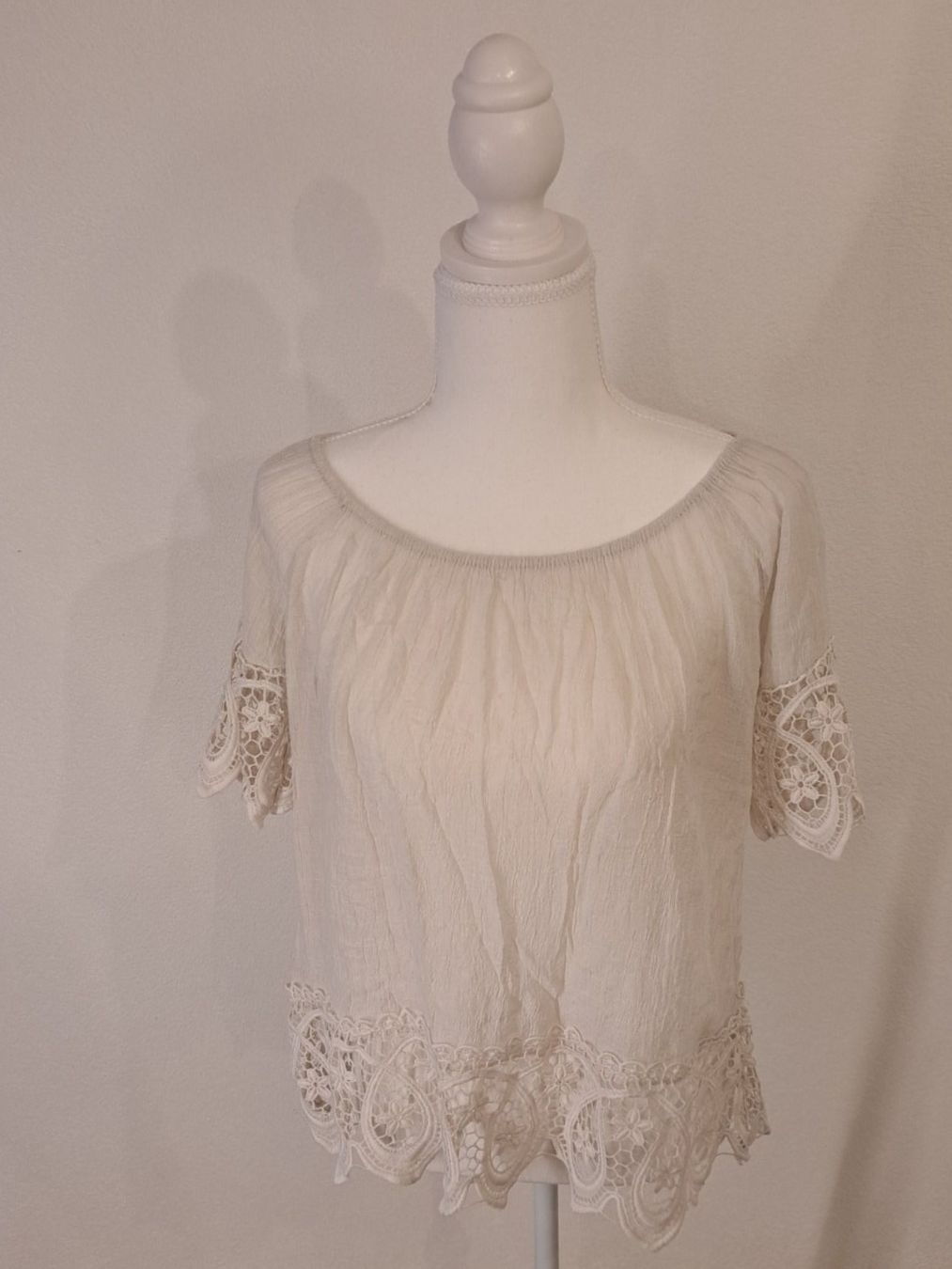 Top: Schönes Sommertop mit Spitze, beige – Usato da La Neuveville venduto da Vestiaire_2011 1