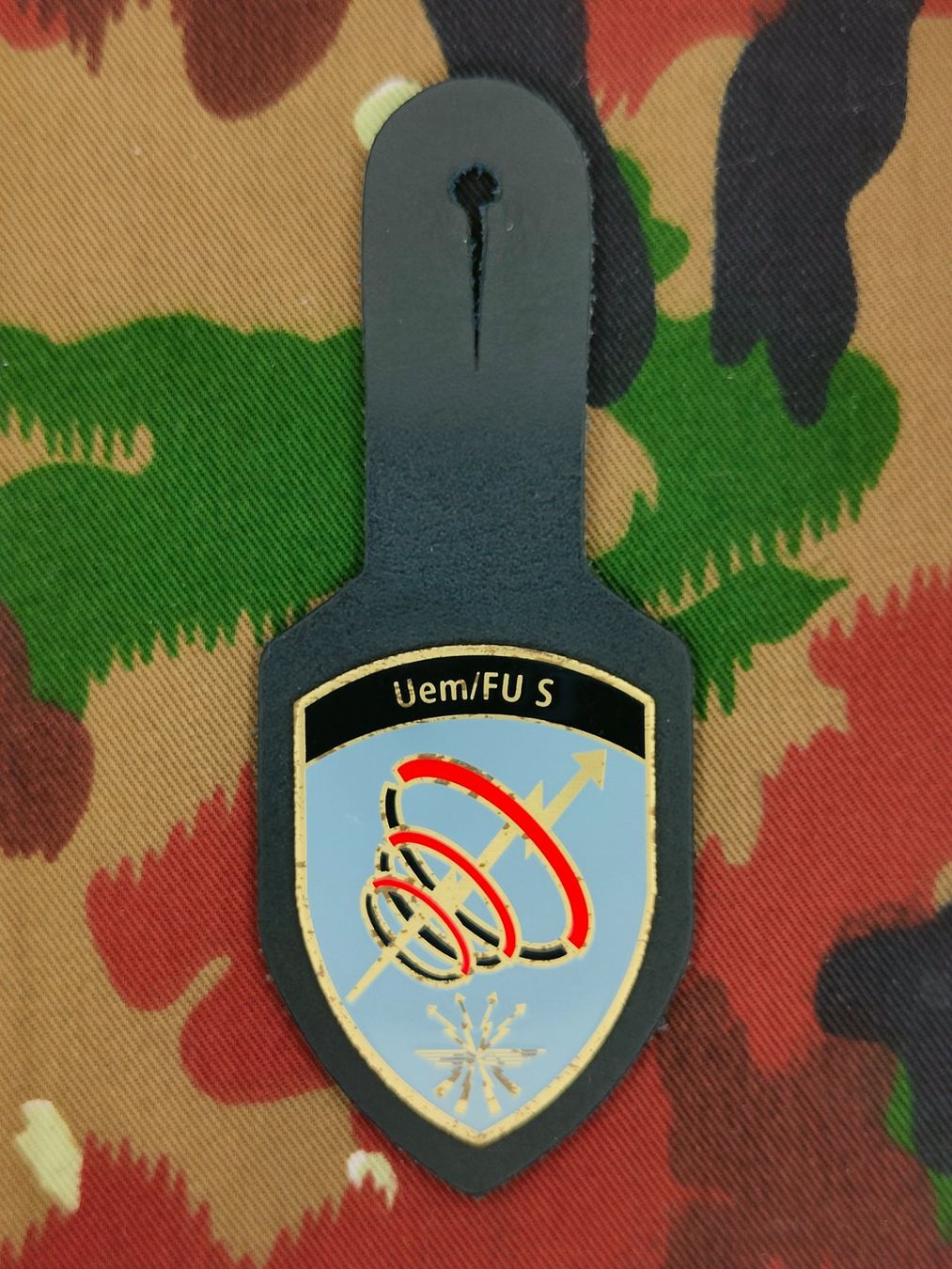 Schweizer Armee Placchette & Badge: Brusttaschenanhänger Uem/FU S – Usato da Bauma venduto da SwissMilitaria