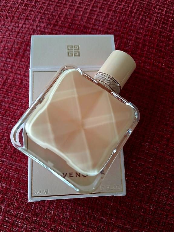 Profumi & Eau de Toilette: Eau de Parfum nude velvet, Givenchy, 50 ml – Usato da Sonvico venduto da smokey 1