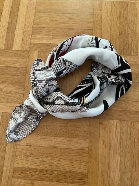 Codello Foulard & Sciarpe: "CODELLO" Seiden Foulard – Nuovo (secondo la descrizione) da Walenstadt venduto da ricamul 4