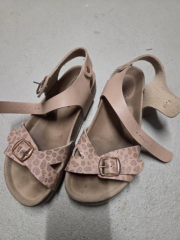 Scarpe per ragazze: Sandalen & Flip Flops Grösse 34/35 – Usato da Tägerwilen venduto da melaniedu