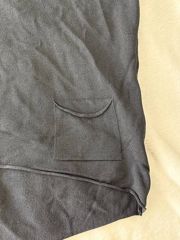 Tops: Pull noir – Neuf (Voir description) à Sion par ENKLR 1