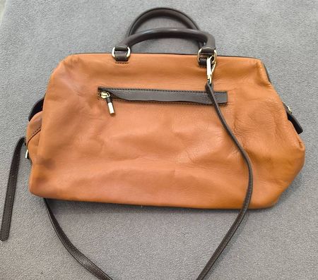Massimo Dutti Ledertasche. 
