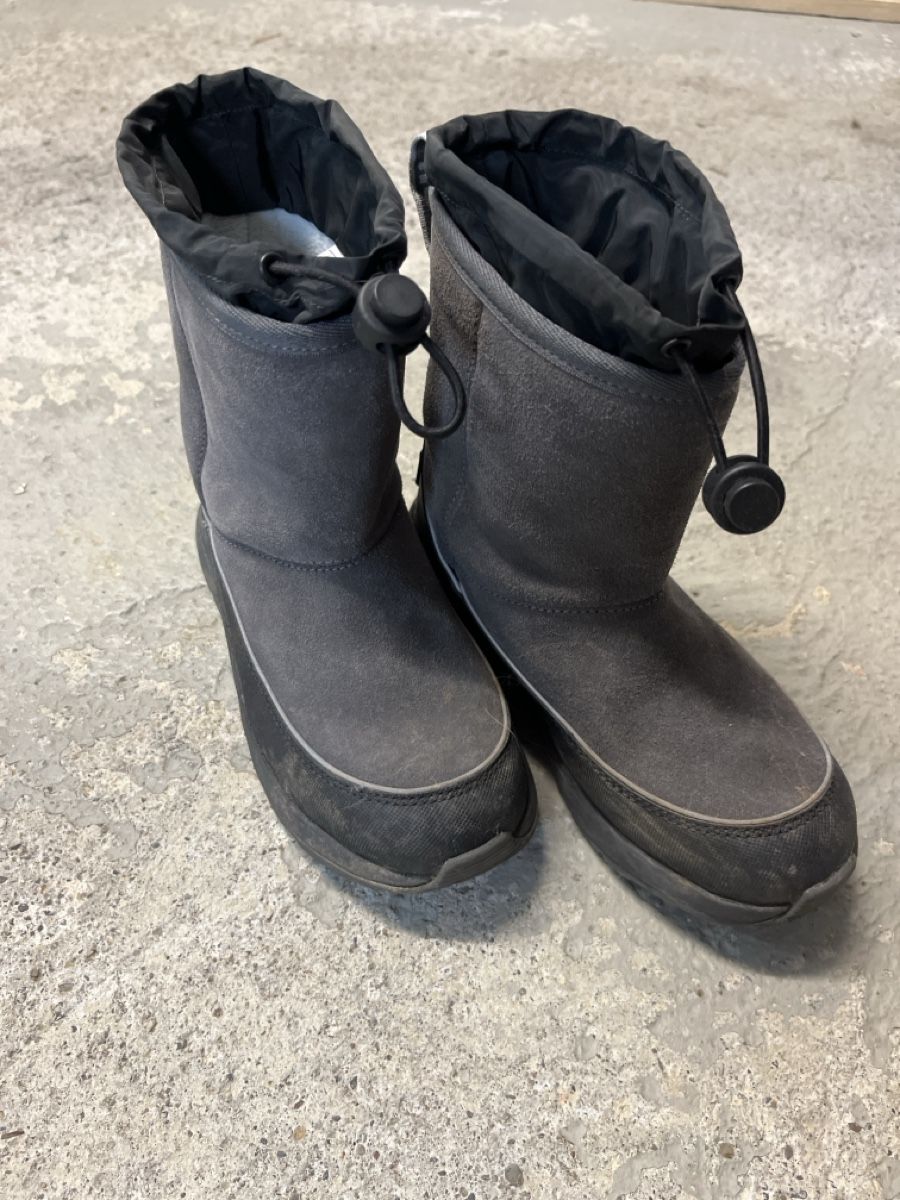 Ugg Chaussures garçon: UGG Winter Boot Gr.32.5 – D'occasion à Brütten par Aerox82 1