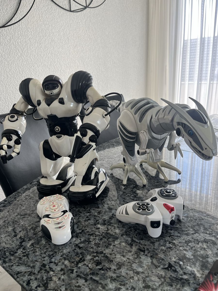 Jouets: JOUETS Robot et Dinosaure avec Commande vintage  – D'occasion à Crissier par Texavery01