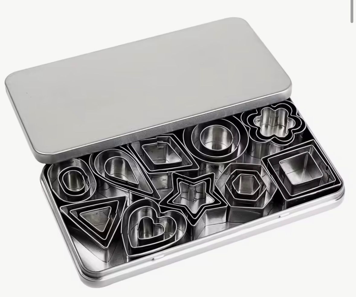 Teglie da forno: 30 edelstahl ausstechformen – Nuovo e nell'imballaggio originale da grenchen venduto da cdlu