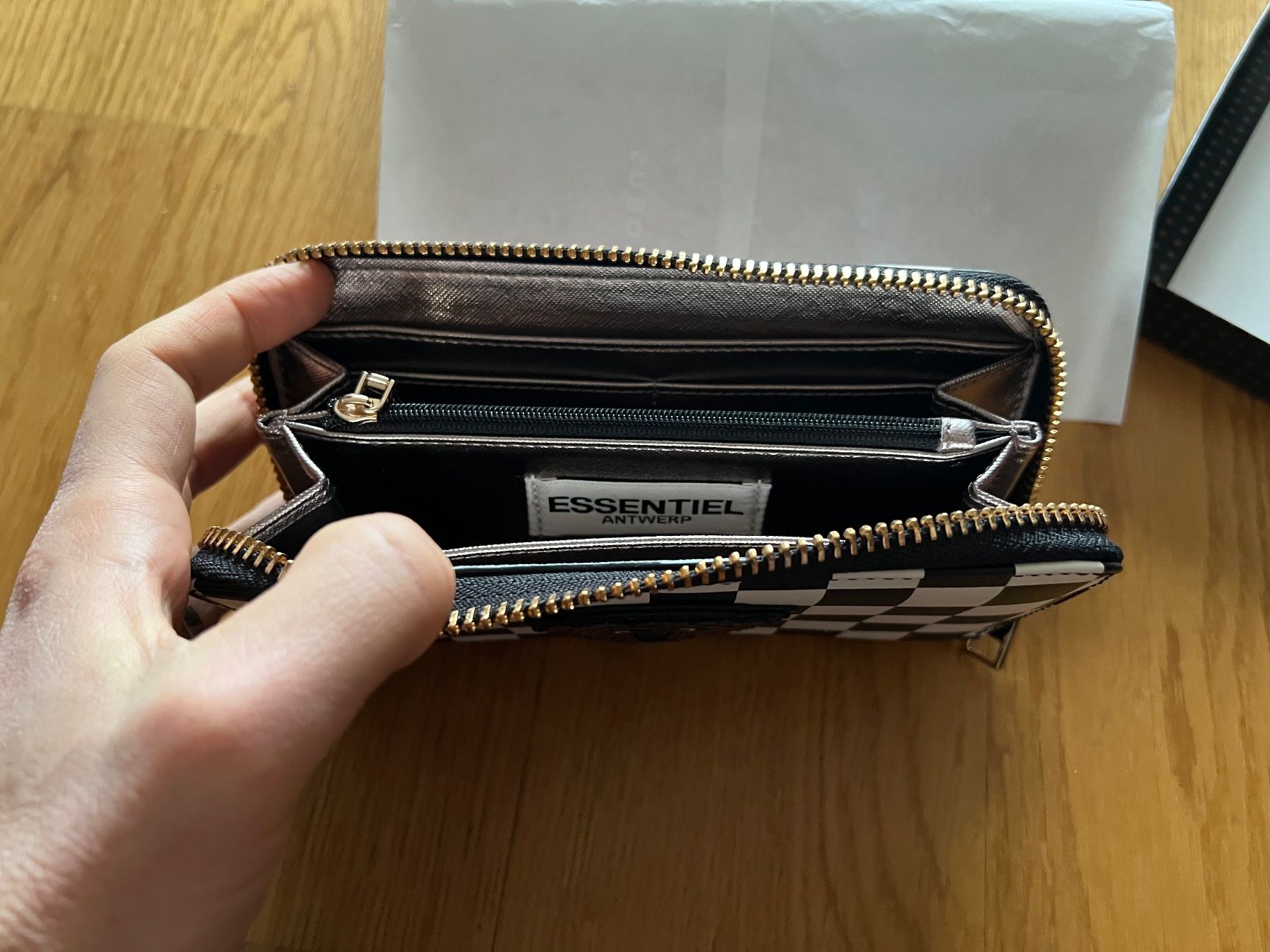 Essentiel Antwerp Borse da donna: Handbag und Geldbeutel - Neu – Nuovo e nell'imballaggio originale da Glattpark(Opfikon) venduto da ces_n77q 3