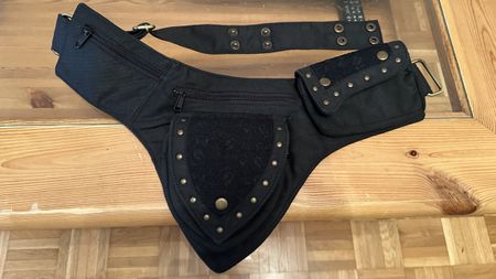 Schwarze Gürtel- Hüfttasche für Festivals