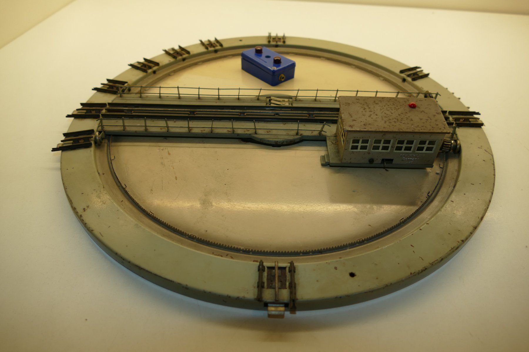 Märklin Modellini di ferrovie: Märklin H0: Drehscheiben Garnitur – Usato da Niederhasli venduto da rail-duerst 2