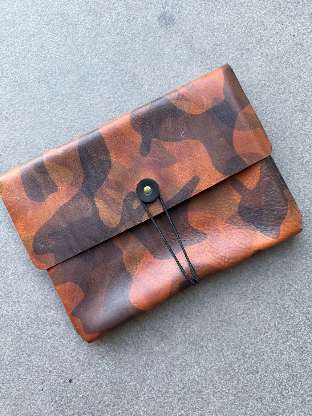 Astucci : Leder Mappe Camouflage – Nuovo (secondo la descrizione) da Ennetbaden venduto da miboo