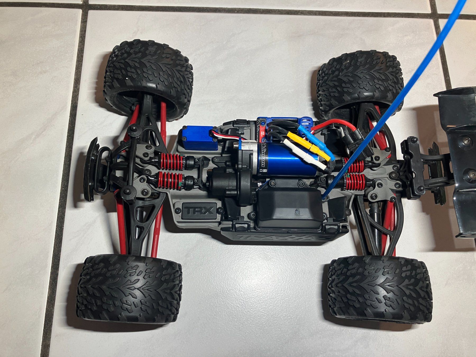 Traxxas RC Modellbau: Traxxas EREVO VXL 1/16 mit Ladegerät. – Gebraucht aus Abtwil AG von Swissraver 7