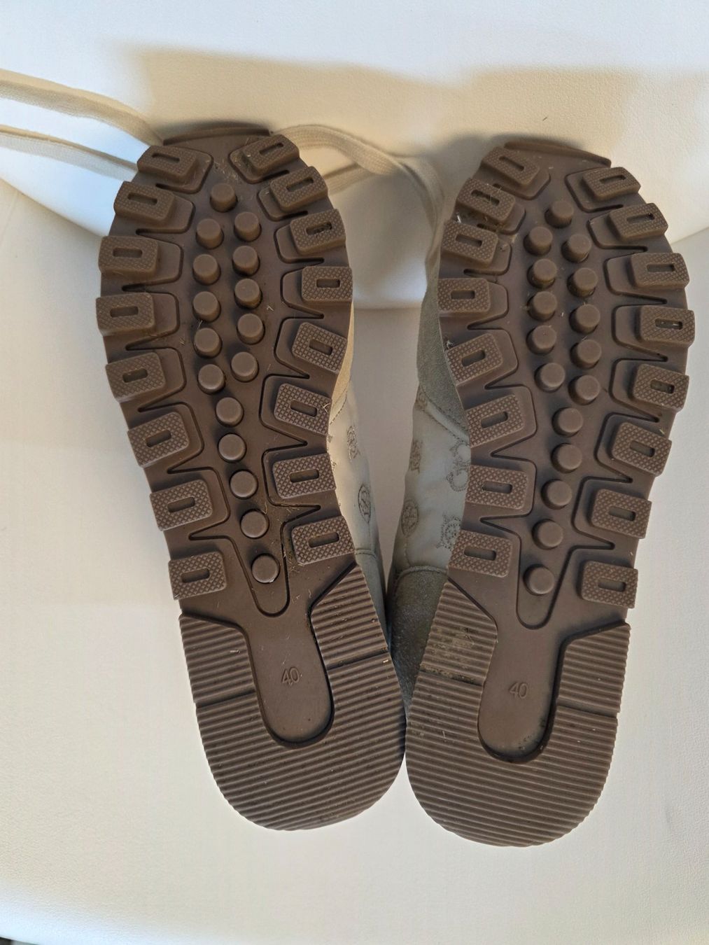 Guess Scarpe da donna: GUESS Sneaker Damen 40 – Usato da Altstätten SG venduto da Calendula-7 5