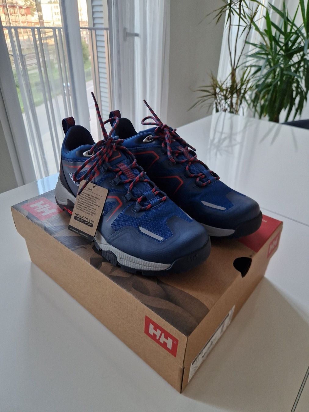Helly Hansen Scarpe da uomo: Helly Hansen Wanderschuhe - Wasserfest - Herren - 42.5 - Neu – Nuovo e nell'imballaggio originale da Wallisellen venduto da LaszloCH 1