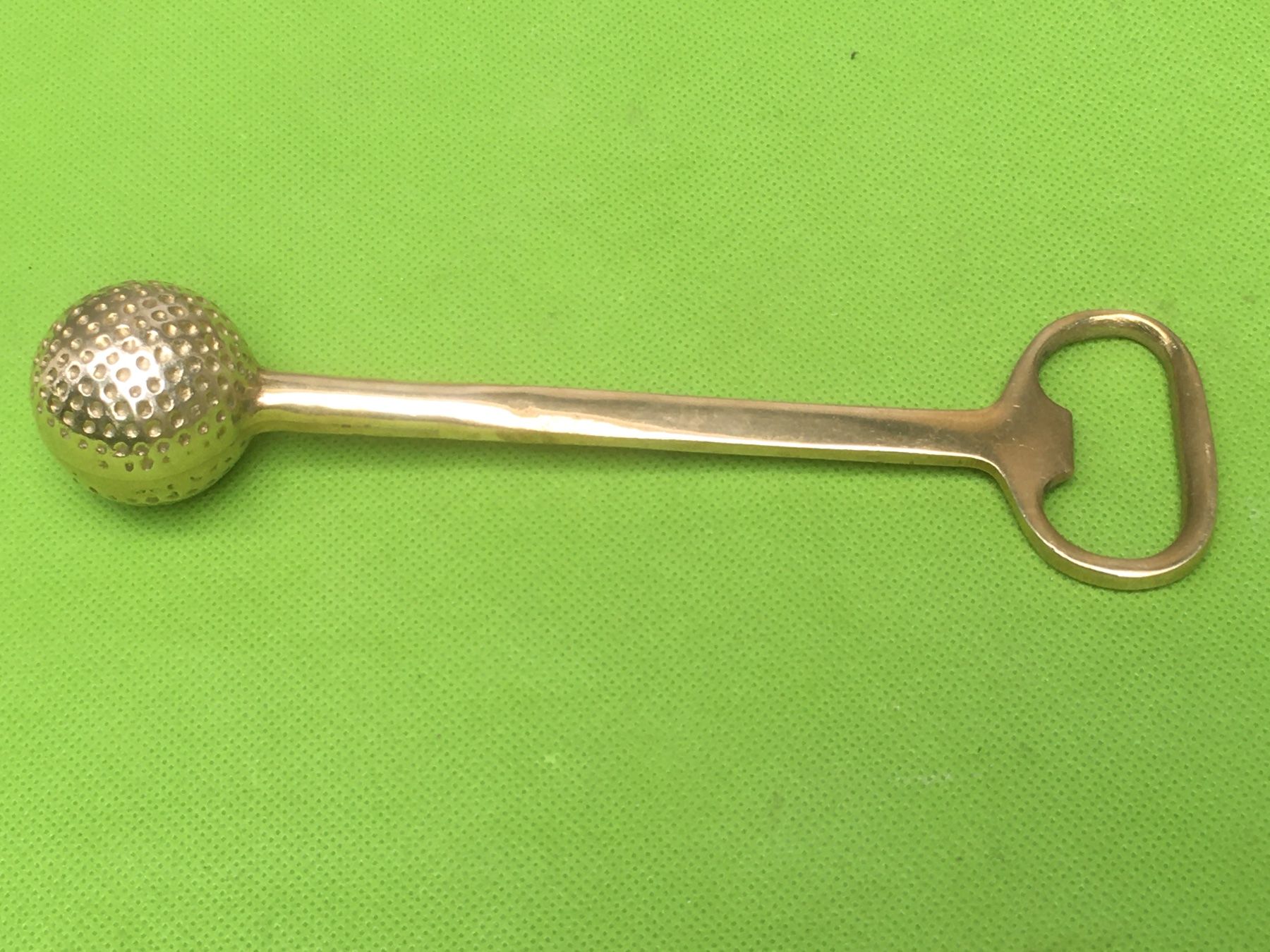Clubs & Sets: Golfball Flaschenöffner aus Messing – D'occasion à Wil SG par rolandsflohland