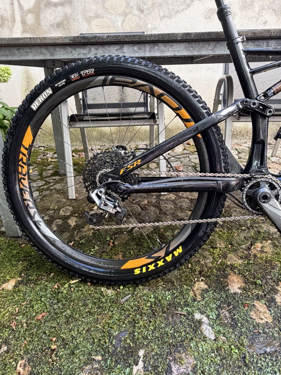 Specialized Velos: VTT Specialized Stumpjumper S-Works Full Carbon M – Gebraucht aus Basel von jul_m66m 7