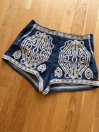 Zara Jeans Shorts mit Stickerei Gr. M