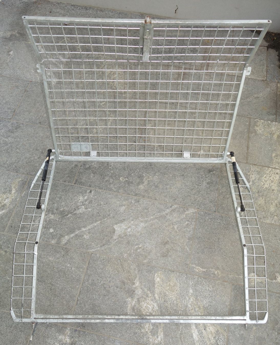Cages, transport & sécurité: Hunde-Heckgitter – D'occasion à Sins par Schneider16