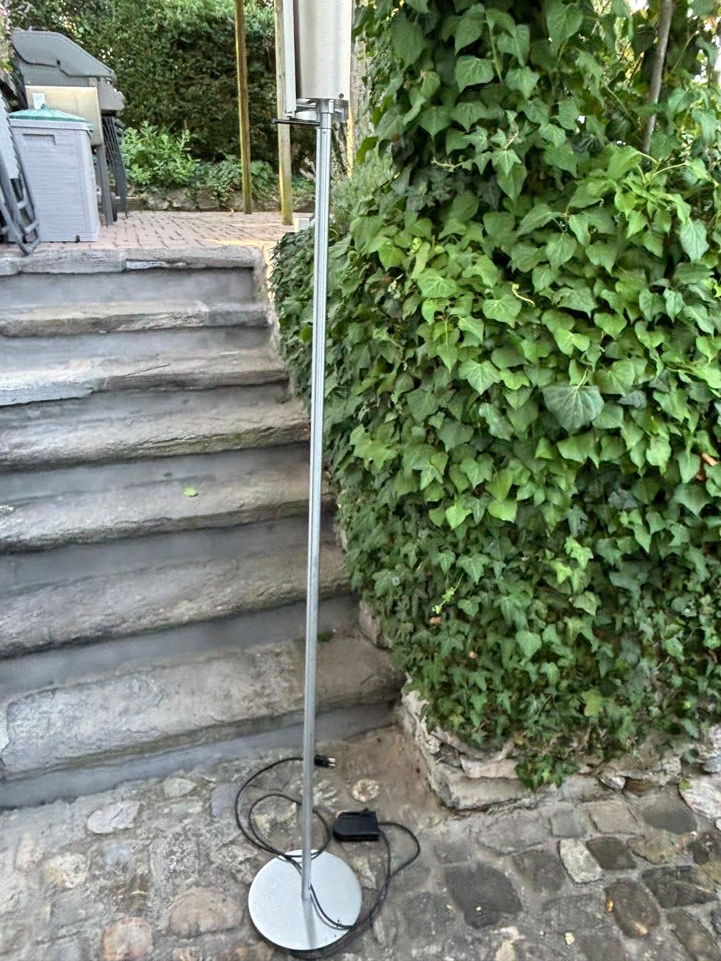 Lampen: Metallene Standleuchte – Gebraucht aus Zürich von FlorinGasser