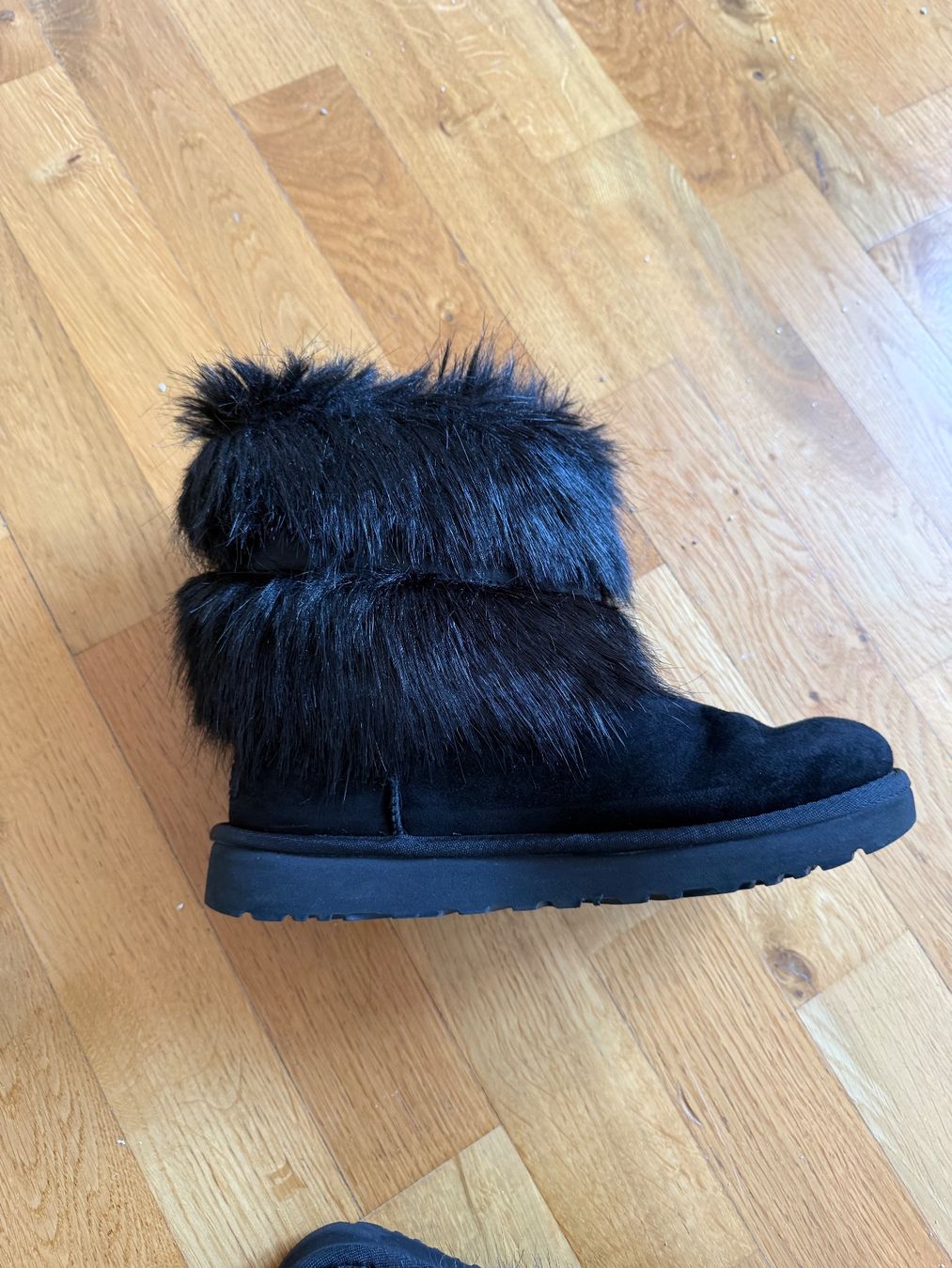 Scarpe da donna: UGG echtes Fell Stiefel Gr. 38 – Usato da Bern venduto da Ciacaprione 2