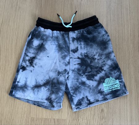 Coole Sommer Shorts für Jungs mit Batikmuster, Grösse 164