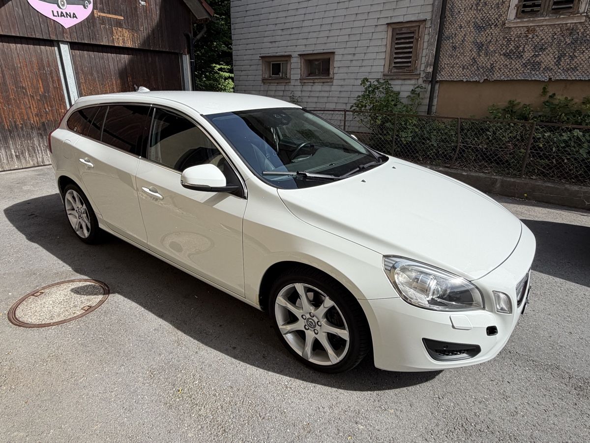 Volvo Automobili: Volvo V60 D5 AWD – Usato da Siebnen venduto da Rinqeh 1