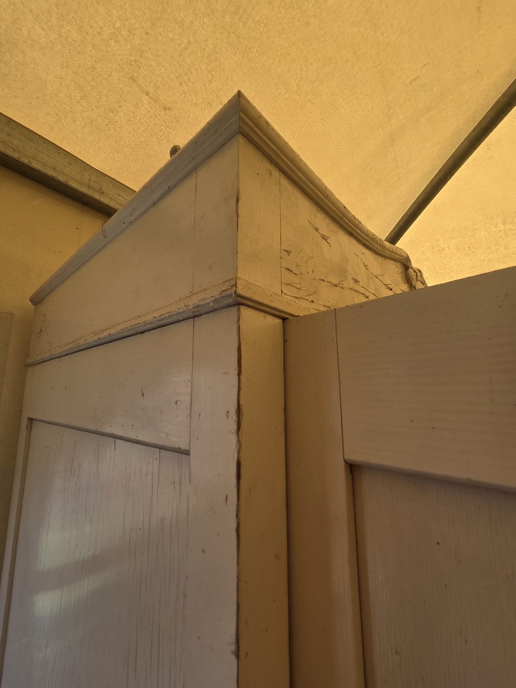 Armadi: Antiker Schrank – Usato da Däniken SO venduto da sugar-honey-pie 3