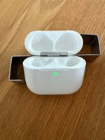 APPLE AirPods 4 Charging Case