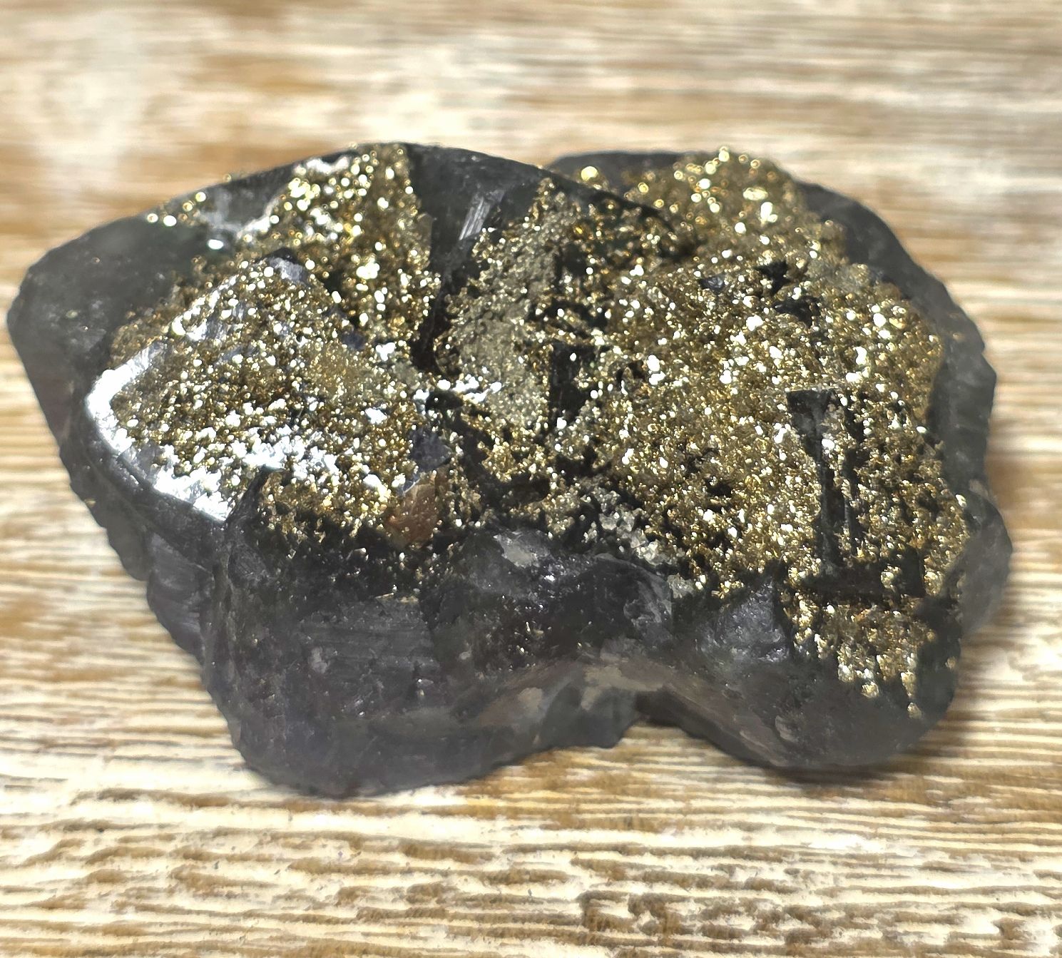 Minerali & Pietre curative: Fluorit mit Pyrit Rohstück 100g – Nuovo e nell'imballaggio originale da Matzingen venduto da Shay_Crystalz
