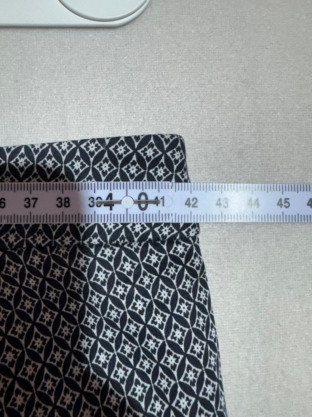 H&M Pantaloni: Gemusterte Stoffhose von H&M Gr. 40 – Usato da Grosswangen venduto da SALE_SALE_SALE 8
