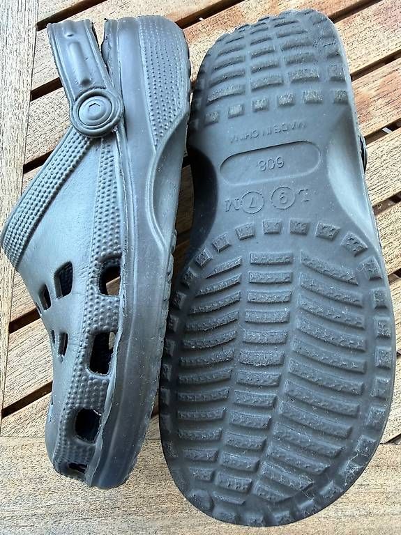Scarpe da uomo: Schwarze Clogs / Gartenschuhe Gr. 41  neuwertig – Usato da Mosen venduto da Philipp2025 1