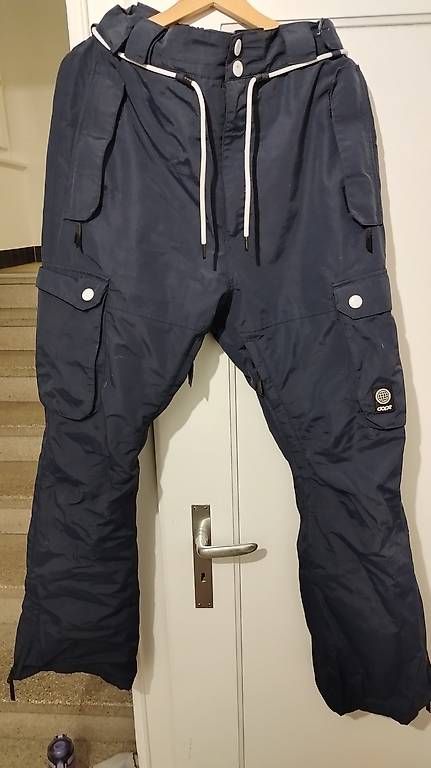 Hosen: Dope Herren Ski/Snowboardhose Gr. M – Gebraucht aus Ennetbürgen von ScubaBaenZ