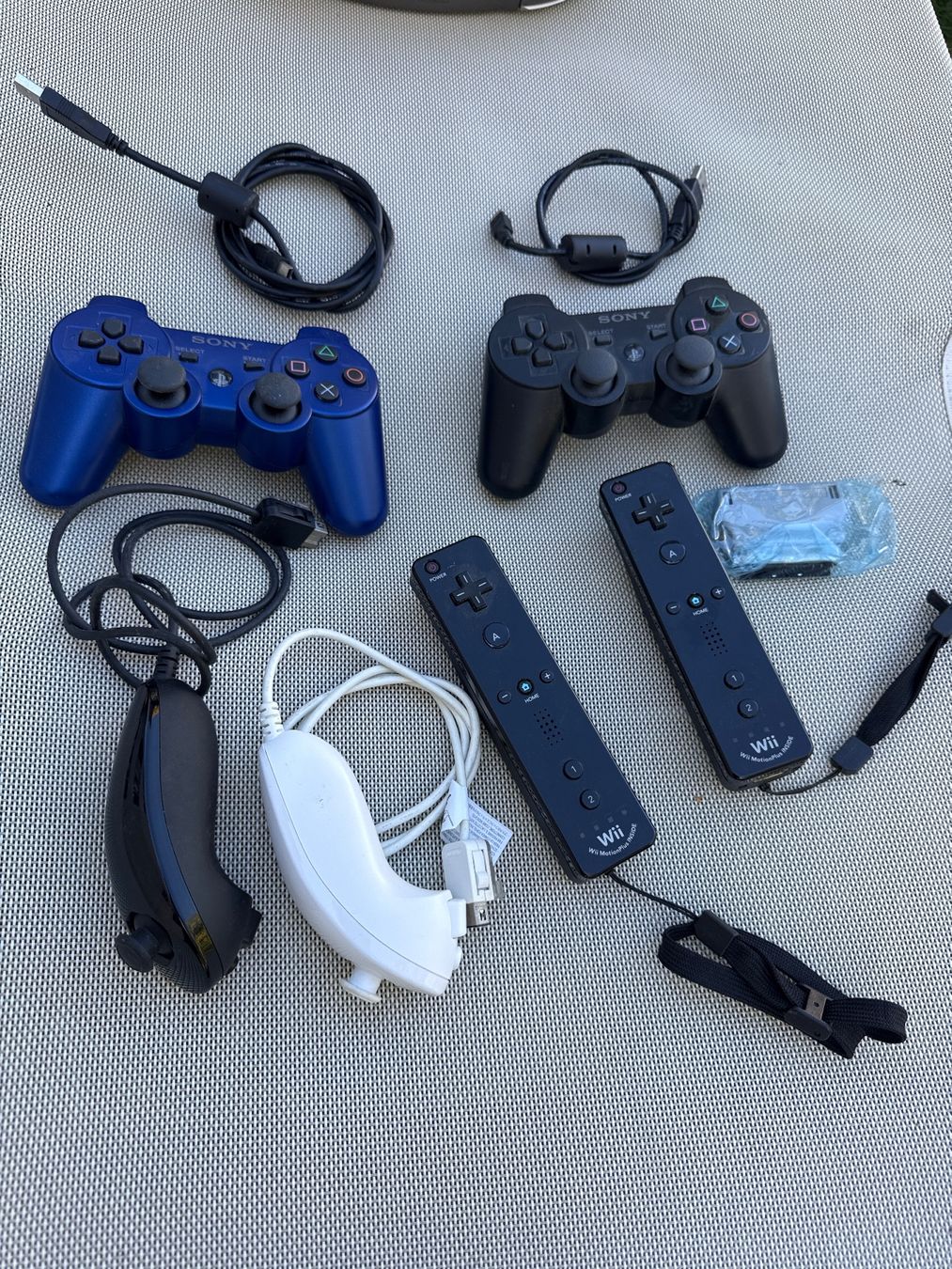 Controller: Lot manettes  ps3 + wii – Usato da St imier venduto da sav_bjf9