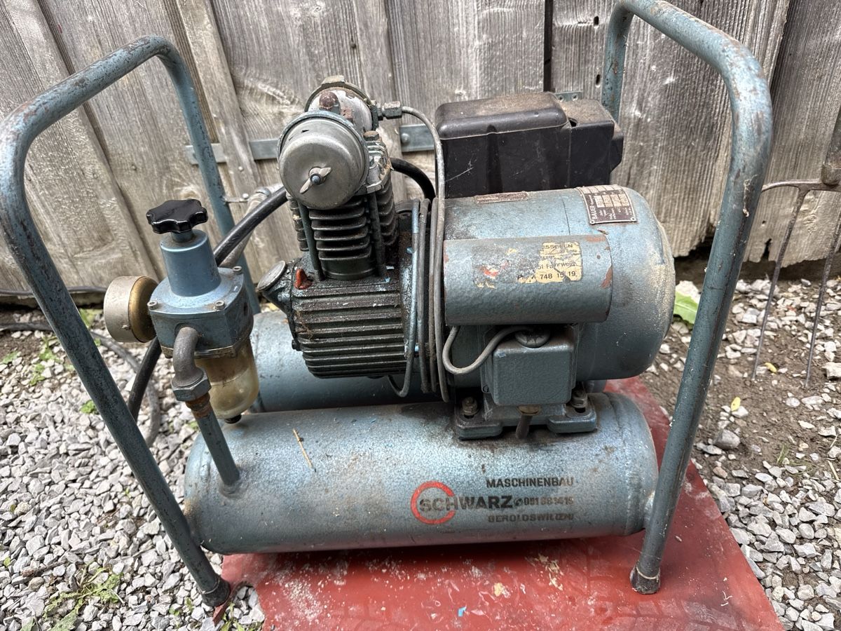 Compressori: Bauer Kompressor F100B A. 1967 - 1,0 PS  – Difettoso da Teufen AR venduto da kiwi-midu 1