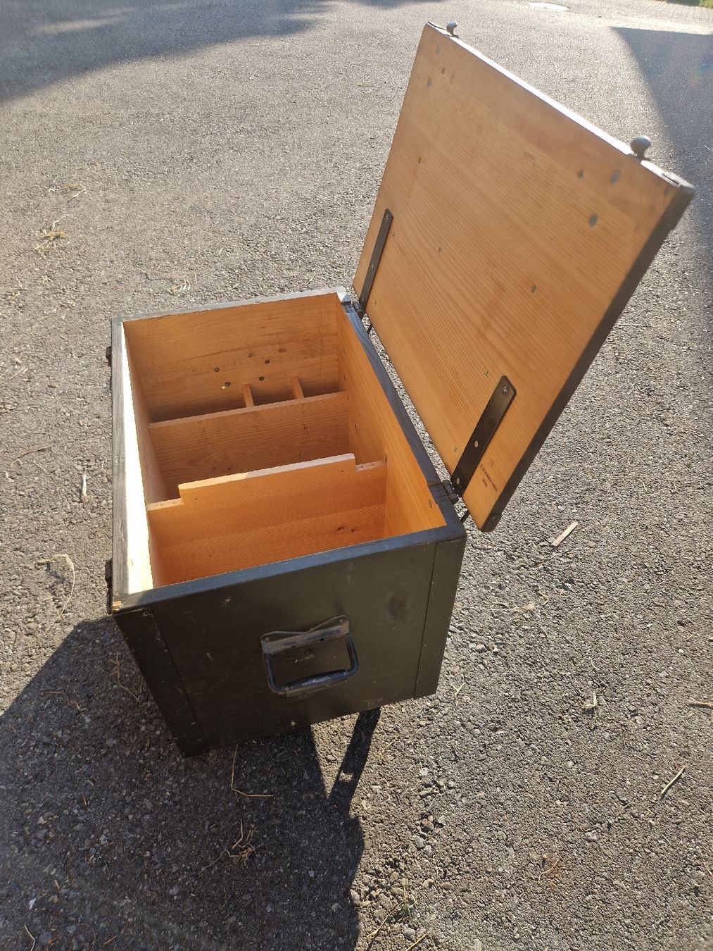 Casse di trasporto: Holzkiste mit Rollen und Unterteilung – Usato da Knutwil venduto da mey_cm9n 1