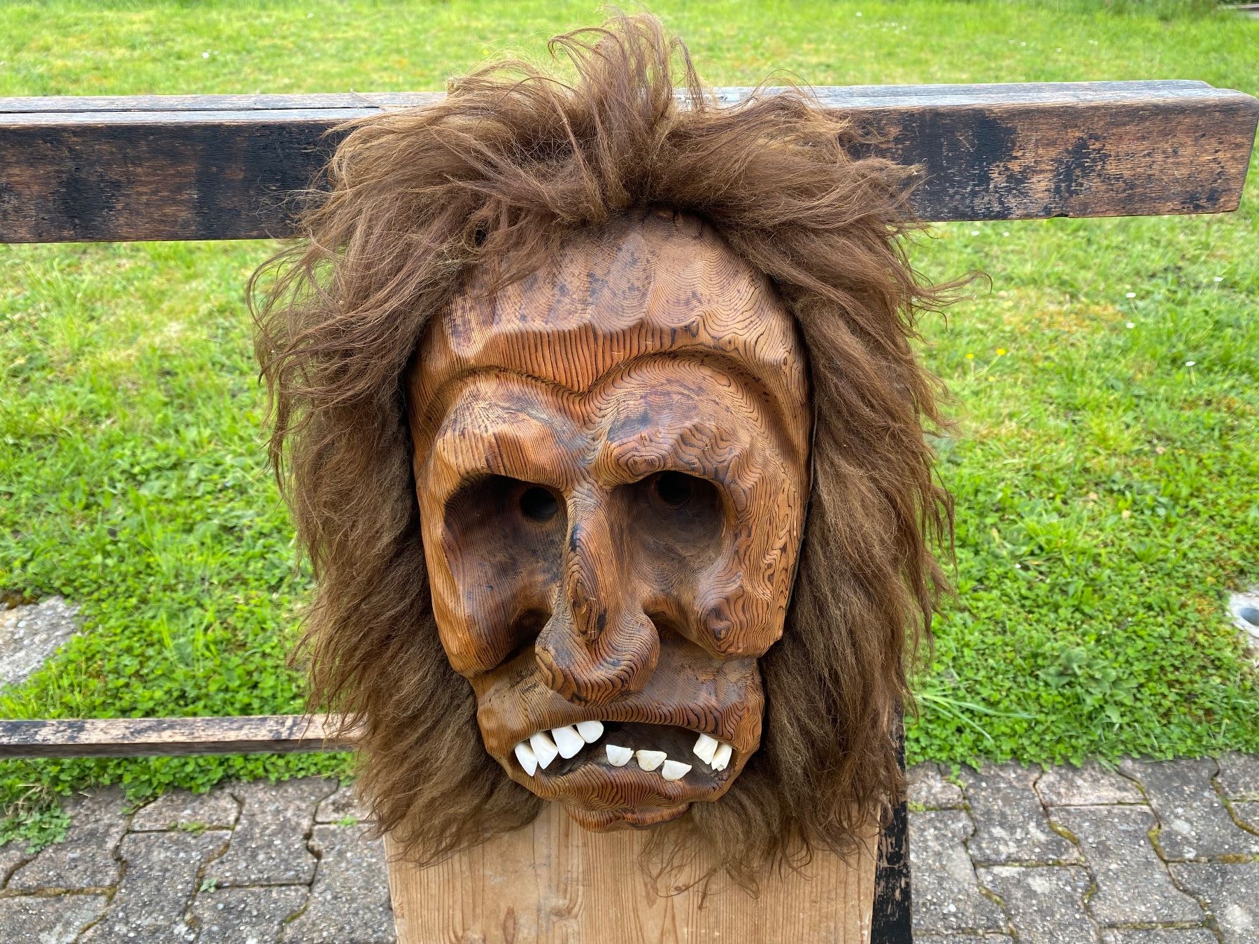 Altro in Antiquarato & Arte: sehr schöne alte grosse Walliser Holzmaske – Usato da Feldbach venduto da Olive1