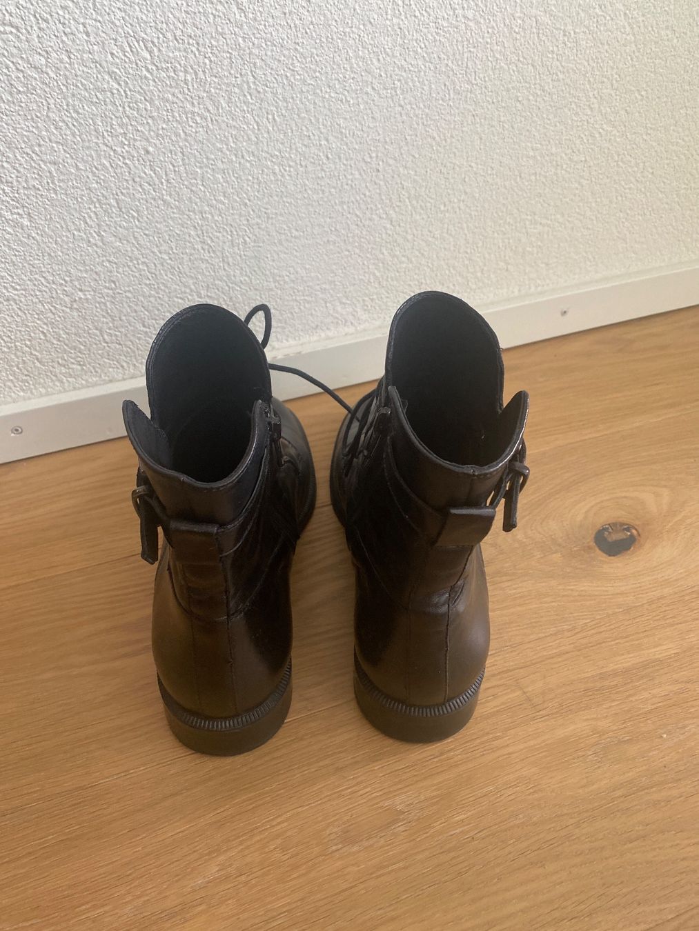 Globus Chaussures femmes: Stiefeletten Leder schwarz – D'occasion à Bolligen par Noeggeli10 2