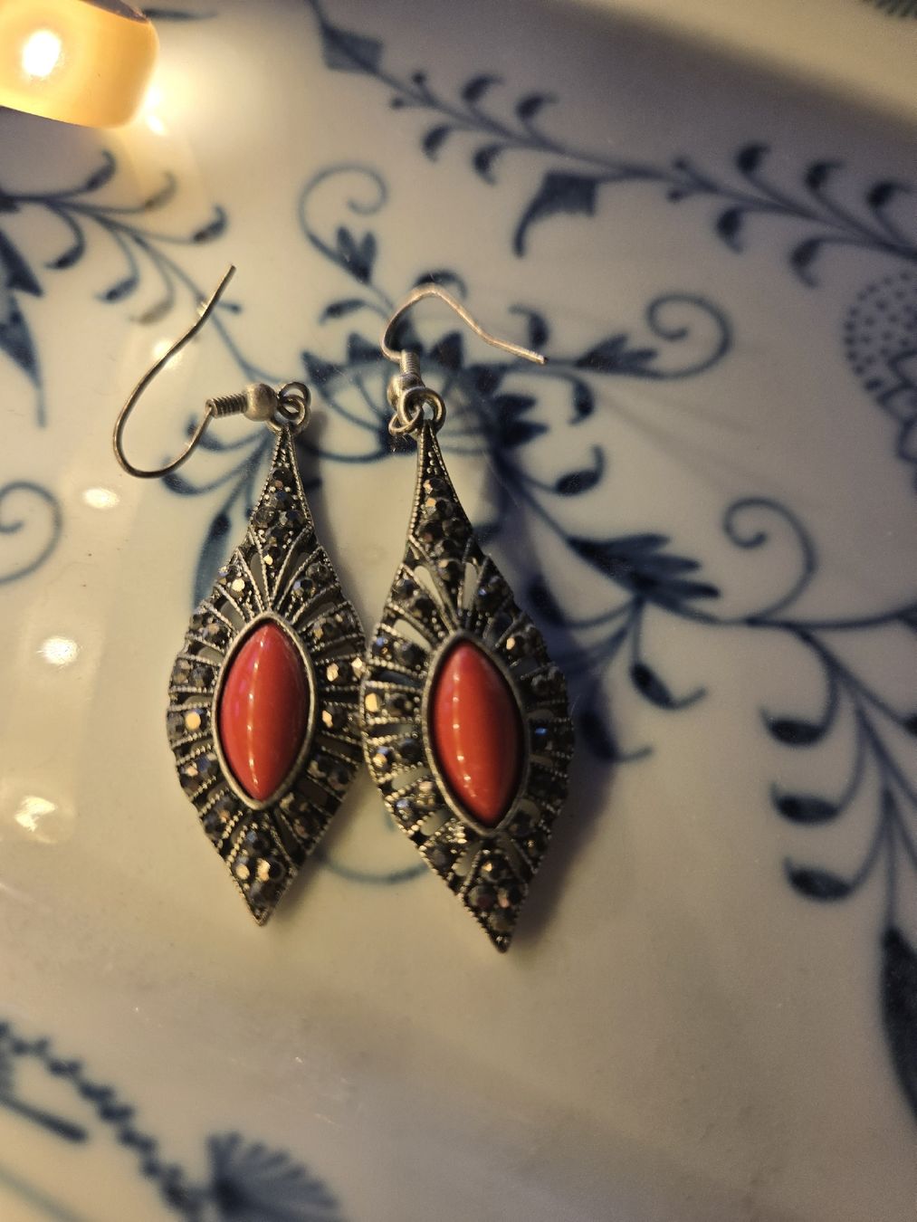 Orecchini pendenti & Orecchini a lobo: Rote Vintage Ohrringe mit Steinen – Usato da Dübendorf venduto da Timulka
