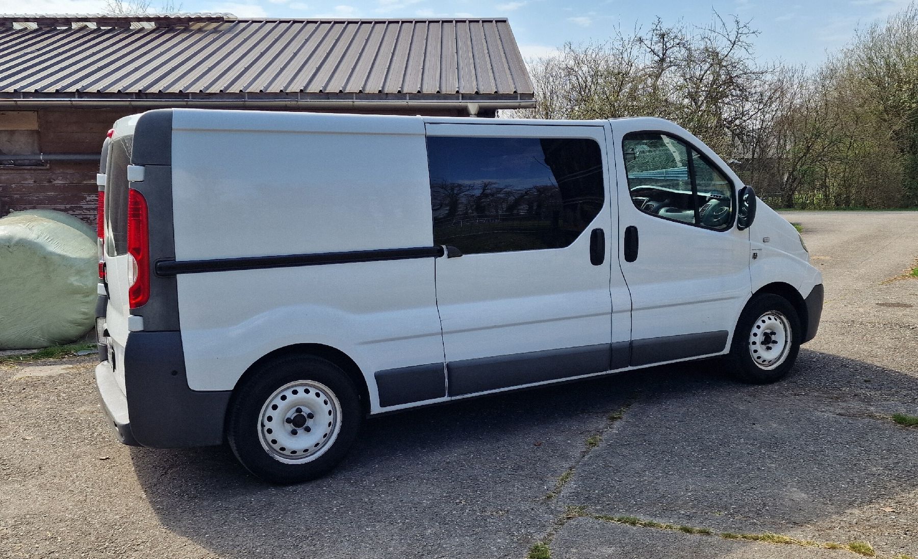Veicoli commerciali: Renault Trafic 2.0l Diesel Langversion frisch ab MFK – Usato da Tagelswangen venduto da Axel_36 2