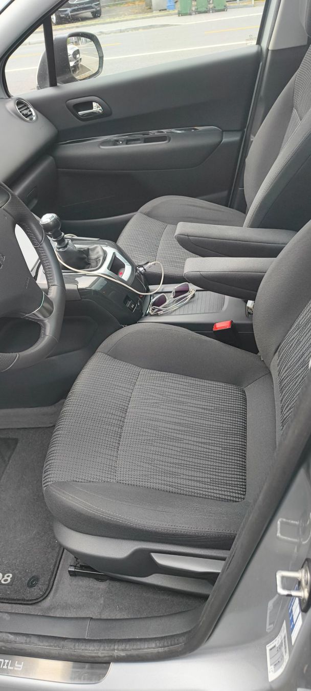Peugeot Automobili: Peugeot 5008 – Usato da Luzern venduto da rac_nbg9 5