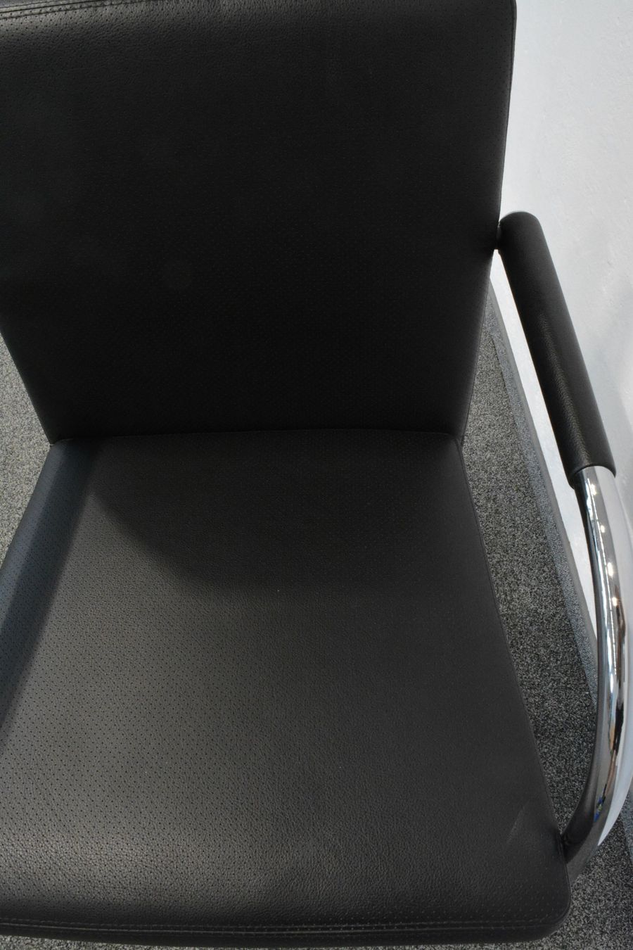 Vitra Sedie: Vitra Visasoft Freischwinger Premium Leder Schwarz – Usato da Schönenwerd venduto da mcofficeshop 5