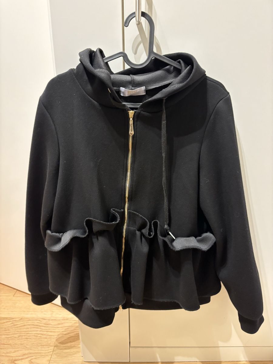 Maglioni & Felpe: Black Ruffle Hoodie - Excellent Condition! – Usato da Lugano venduto da sar_hz5j