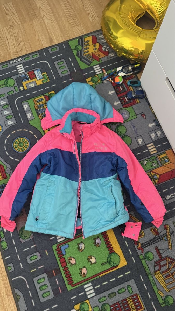 C&A Jacken & Mäntel: Skijacke Mädchen C&A 134 – Gebraucht aus Spreitenbach von padobranac86