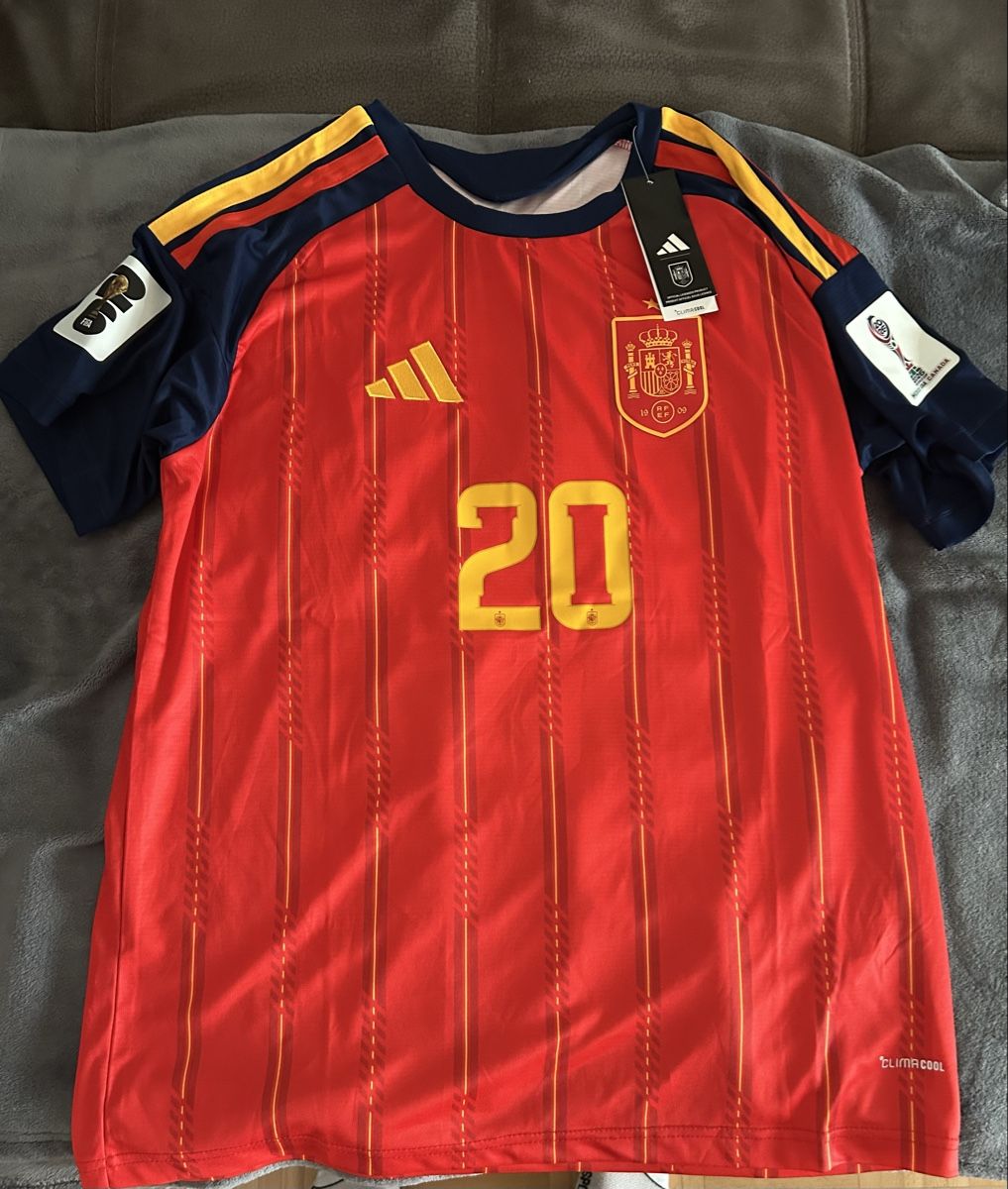 Adidas Leibchen & Hosen: WM26 Fan Spanien Pedri Jersey – Neu und originalverpackt aus Effretikon von PrimeTimeB