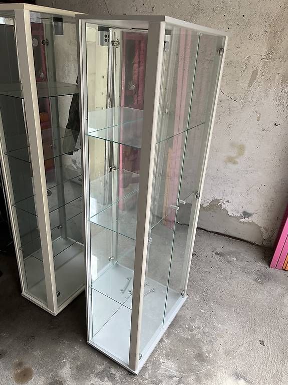 Vetrine: Vitrine grise avec éclairage – Usato da Villaz-St-Pierre venduto da Kopeck_Militaria 1