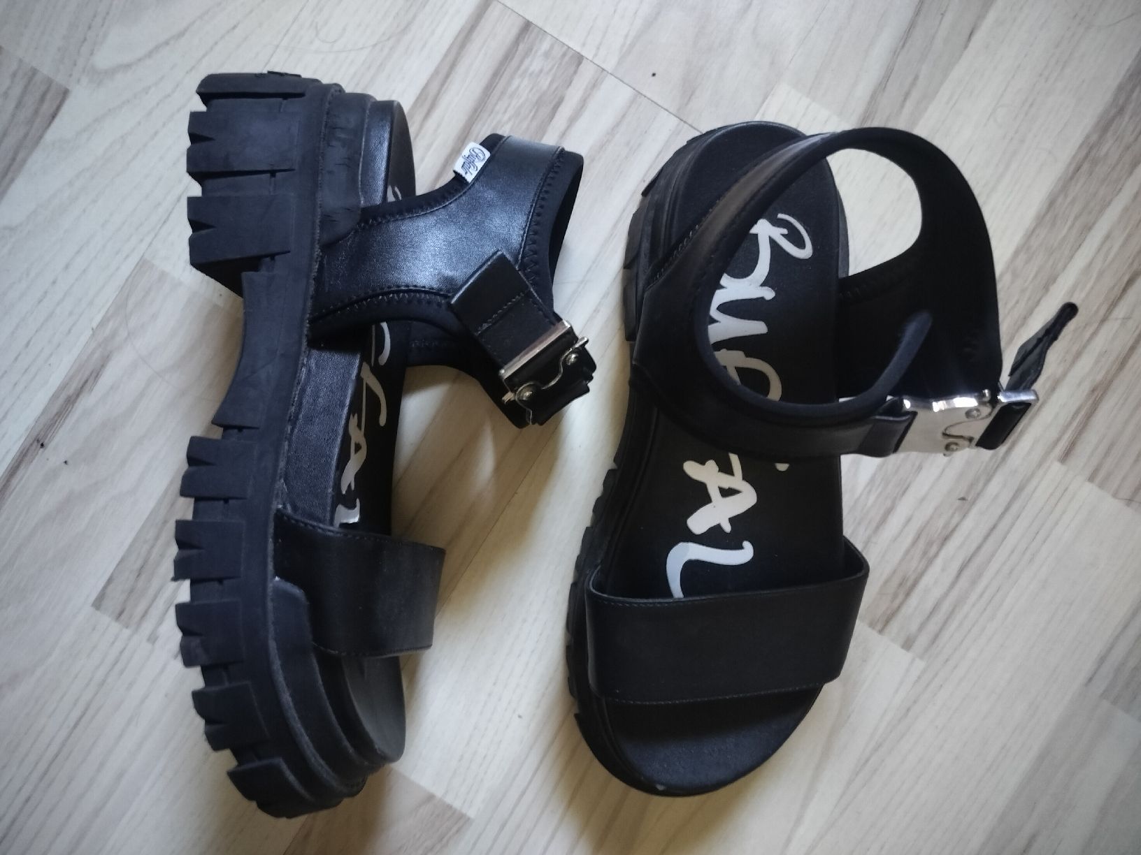 Scarpe da donna: Buffalo Sandales black - size 38  – Nuovo (secondo la descrizione) da Grand-Lancy venduto da Cam31 1