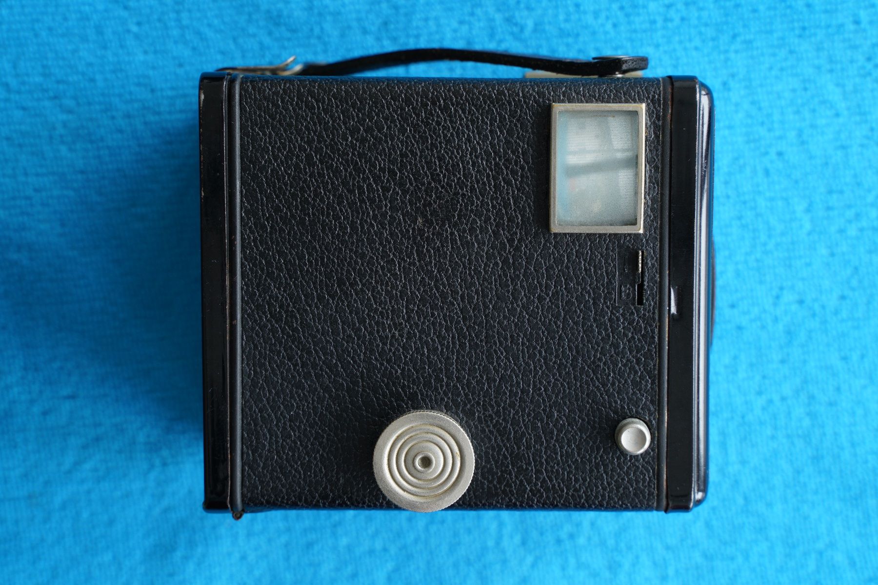 Kodak Kamera: Kodak Brownie Junior Six 20 + Hülle – Defekt aus Dagmersellen von sim_zqh8 3