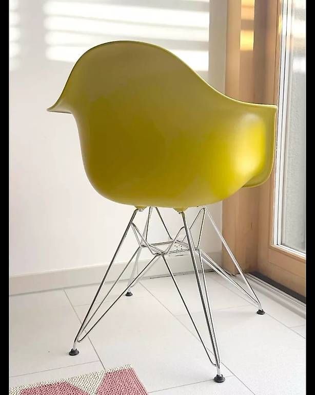 Vitra Stühle: Chaise / Stuhl Vitra Eames Plastic Armchair DAR – Gebraucht aus Savièse von KITATORI.ch 1