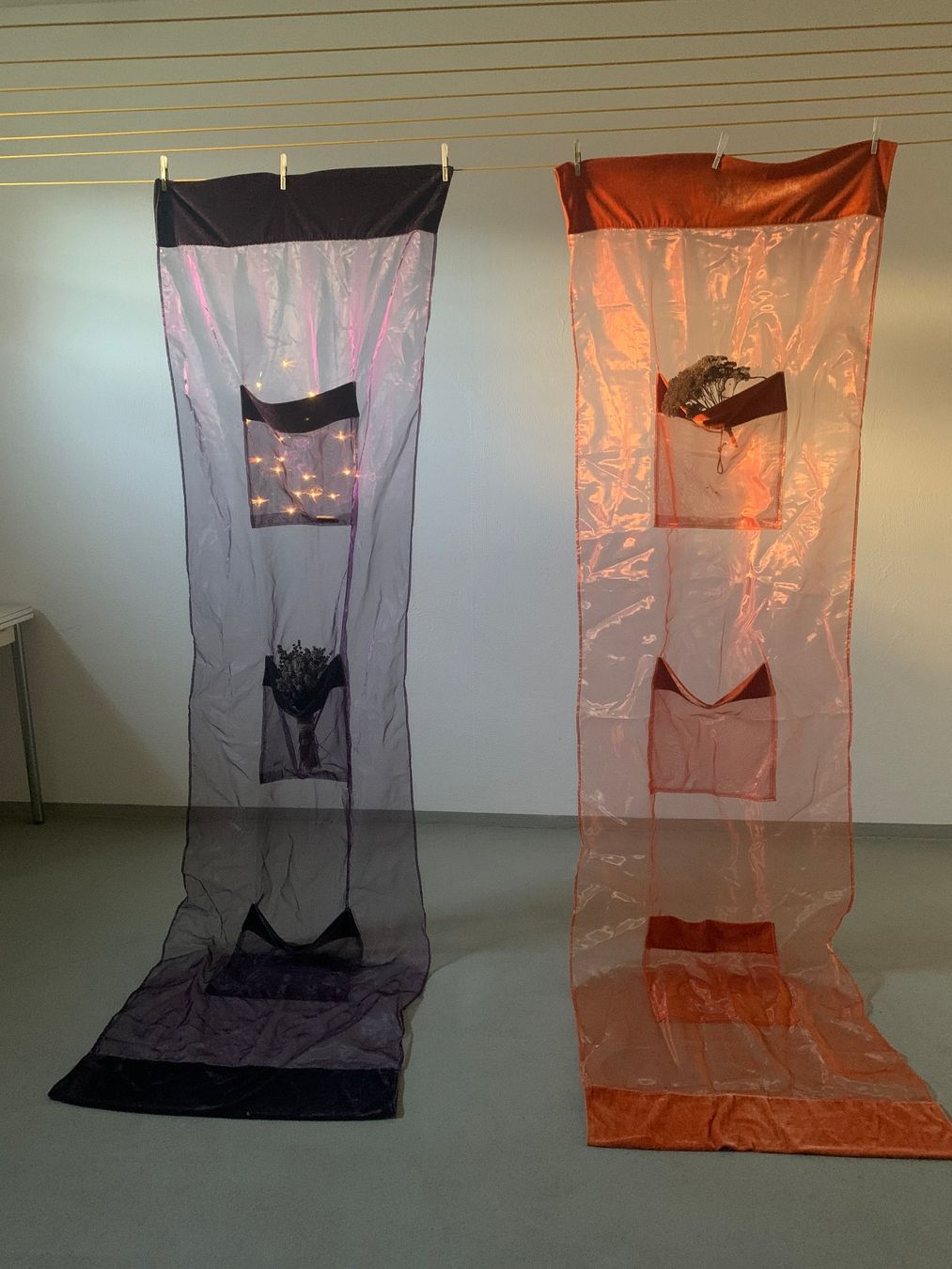 Tende: Voile/Samt Stoff mit 3 Taschen viola – Nuovo e nell'imballaggio originale da St. Gallen venduto da Miousch 7