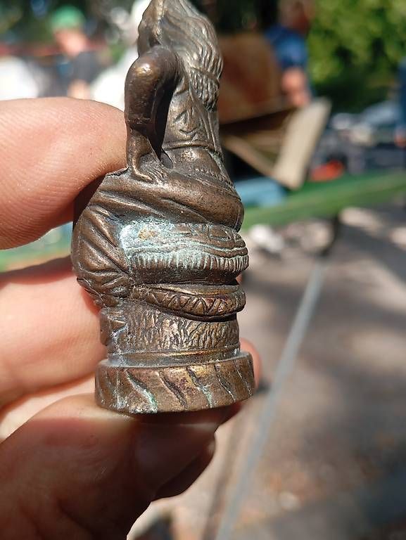 Figuren: Bronzefigur Frau sitzend mit Korb antike Dekoration – Gebraucht aus Basel von Petergunn 2
