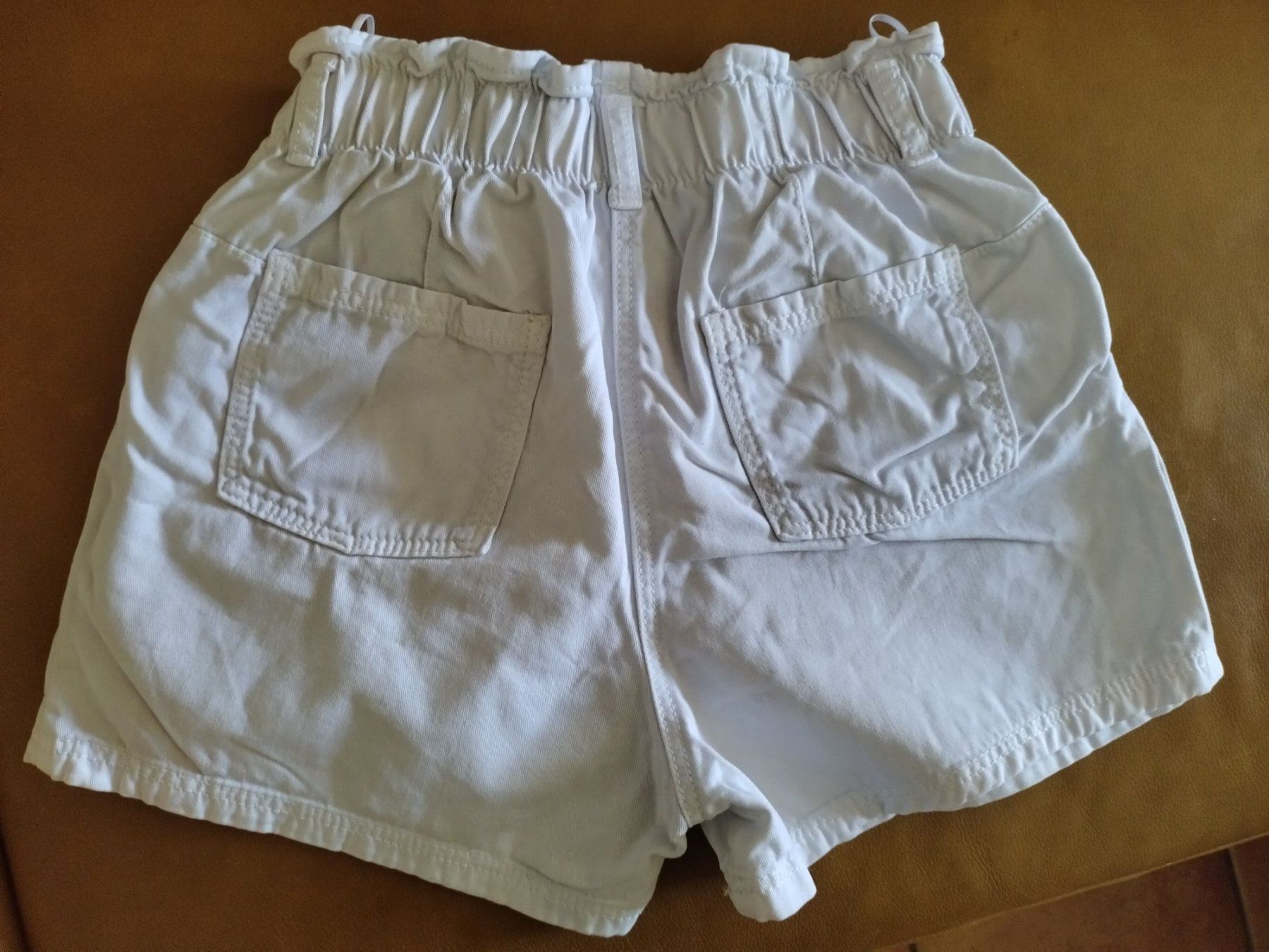 Disney Hosen: Weisse Jeansshorts "Frozen" von C&A, Gr. 140 – Gebraucht aus Densbüren von TutaLarsen 1